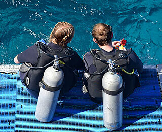 潜水基础知识：水下基本动作潜水基础知识：水下基本动作